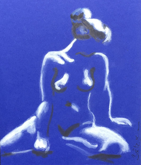 Sitzende Frau in blau